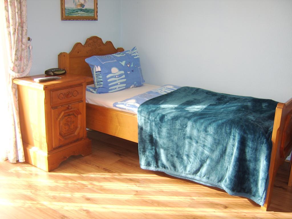 Star Hotel Fachbach Room photo